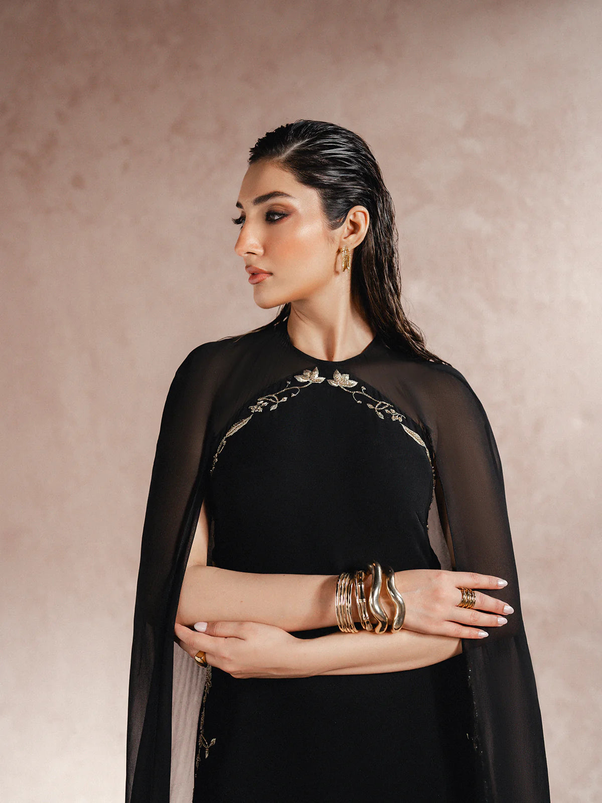NOID – BLACK CRYSTAL EMBELLISHED CAPE DRESS