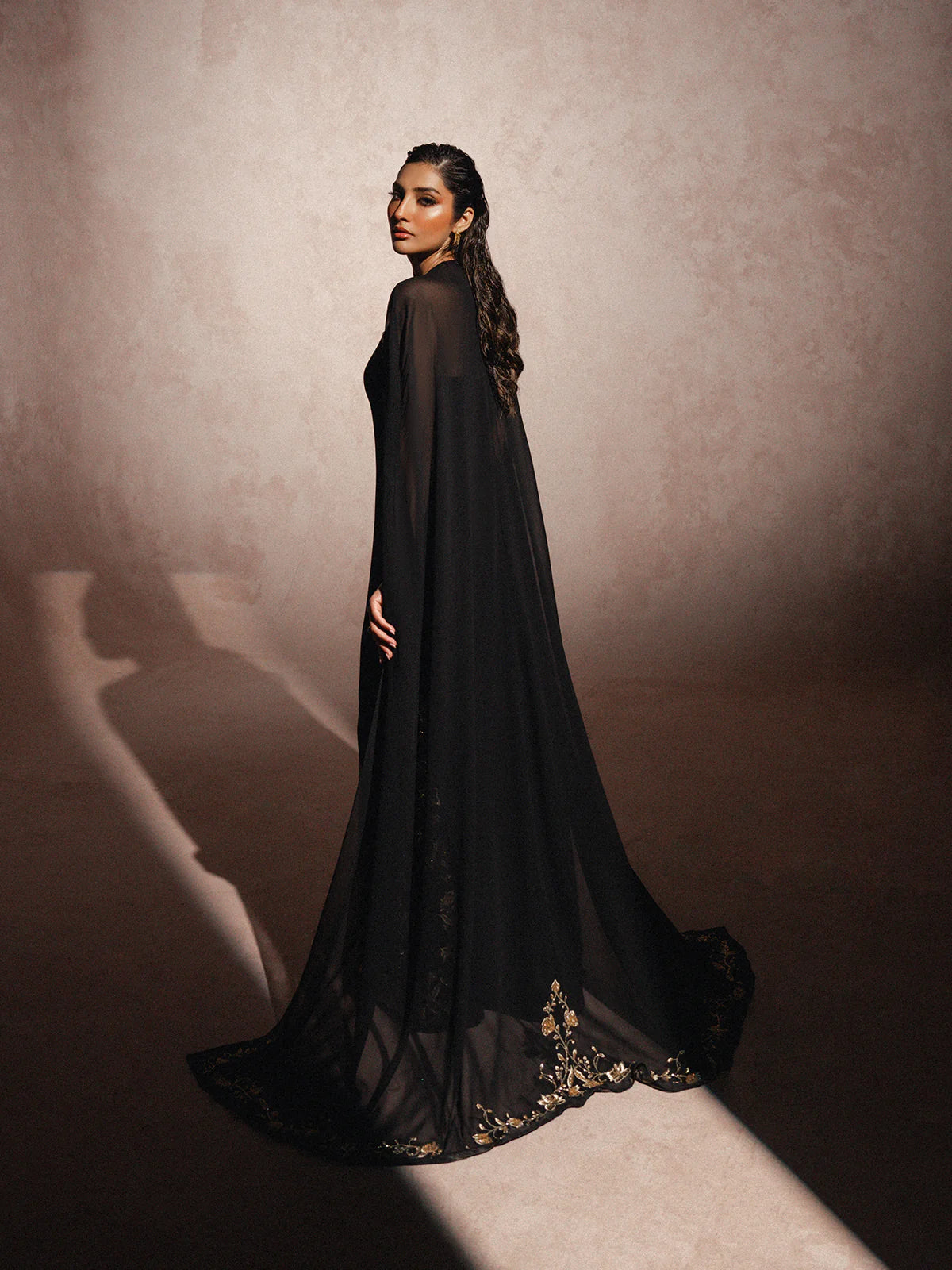 NOID – BLACK CRYSTAL EMBELLISHED CAPE DRESS