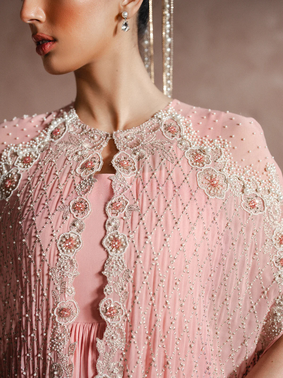 جلابية ألور المرصعة بالجواهر