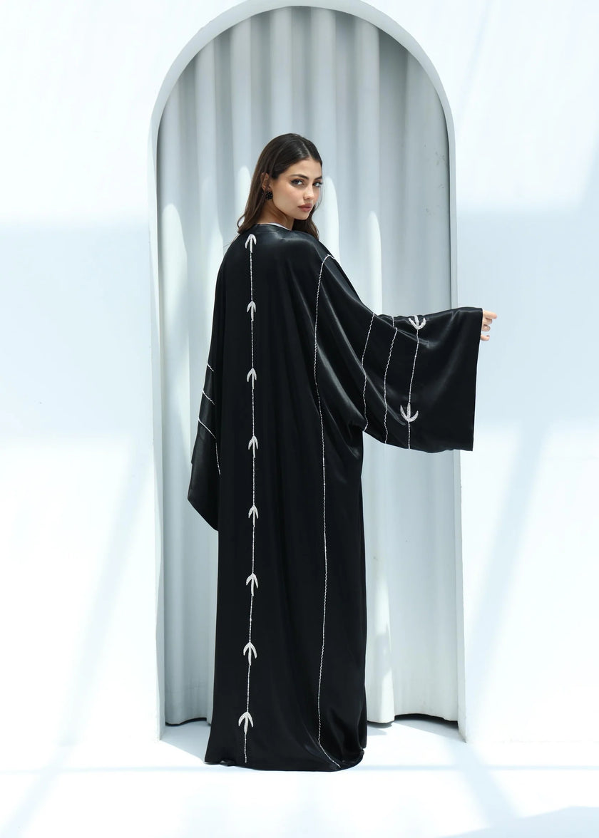 عباية نور اللوكس من تصميم عليزاي سعد